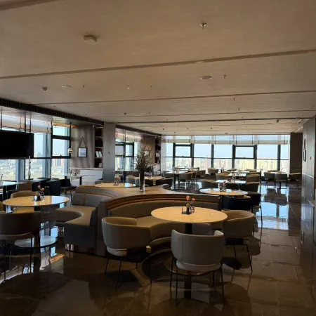Xingtai Tianyi Square Delong Center Atour Hotel