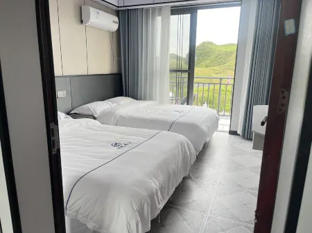 lonshanyangyangkezhan Отели рядом с достопримечательностью «Bamian Mountain»