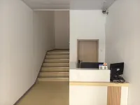 Monkey Light Youth Hostel (Taidong Pedestrian Street Branch)