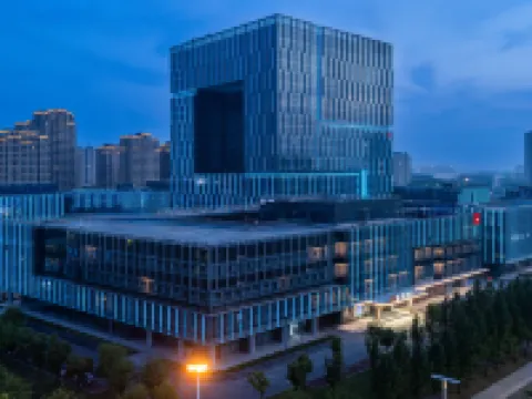 Radisson RED Hotel Jingjiang Financial Business District فنادق في جينغجيانغ