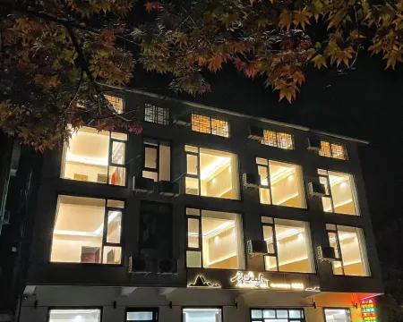 Wu and Mountain House Hotels in Nanjiang