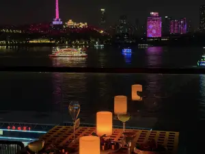 QI hotel