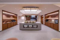Starway Hotel (Xinxiang Municipal Government Baolong Plaza)