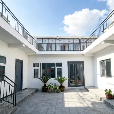 Yiju Homestay (Kaifeng Wansuishan Martial Arts City Millennium City Park)