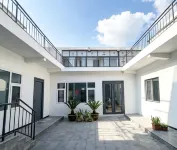 Yiju Homestay (Kaifeng Wansuishan Martial Arts City Millennium City Park) - 2-Star