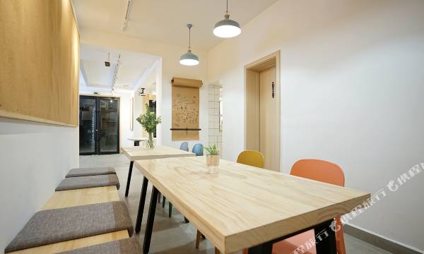 Travel of Swan Hostelling International (Wulingyuan Forest Park Logo Store)
