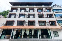 Shanshe · Shennongjia B&B (Muyu Town Store)