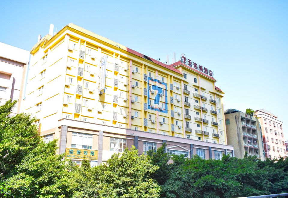 7Days Hotel Guangzhou Baiyun Train Station Xiaoping Subway Station - Housity