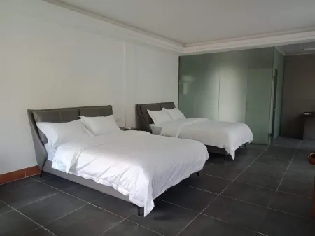 Lianzhou Yanshang Renjian Farmhouse