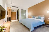 Floral Hotel· Courtyard 8, Gonghou Lane hotel (Guilin Liangjiang Sihu Elephant Trunk Mountain)