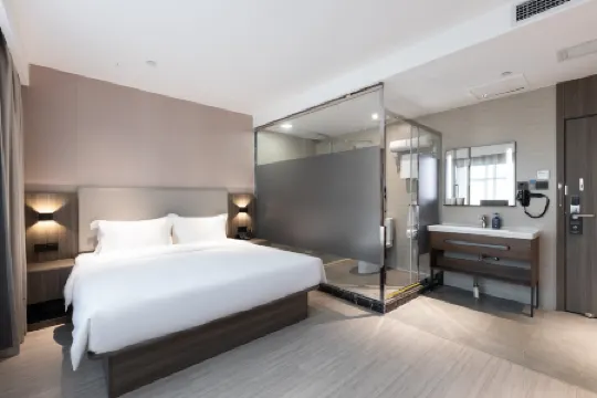 HanTing Hotel (Shenzhen Longhua Subway Station)