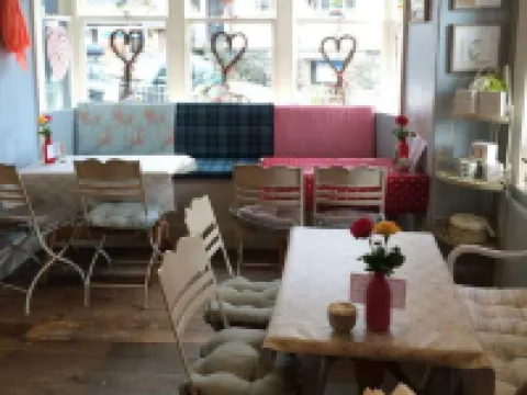 ポッピーレッドのハイブ ホークスヘッドのホテル