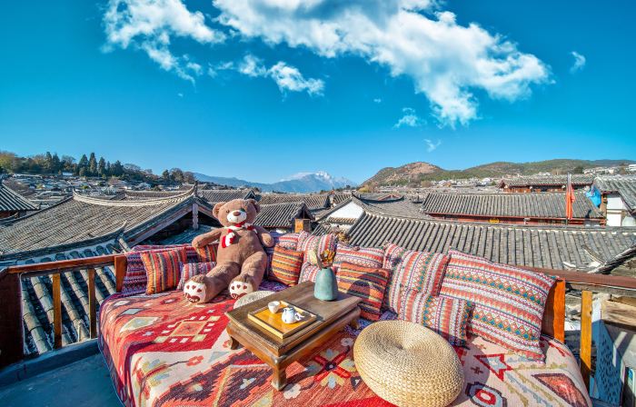 Lijiang pure sunshine · panoramic view of the ancient city and snow mountain