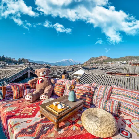 Lijiang pure sunshine · panoramic view of the ancient city and snow mountain