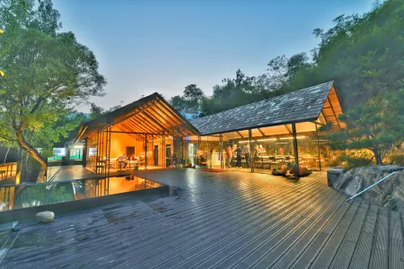 Cloud Homestay in Hometown Отели рядом с достопримечательностью «Colored Stone Creek»