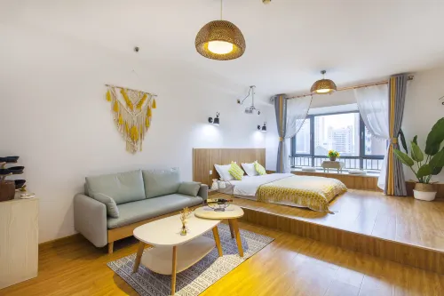 Sweet House Coco Boutique Hotel (Shijiazhuang Xinbai Plaza Vientiane City)