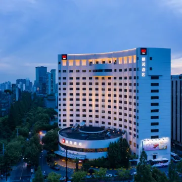 Radisson RED Shanghai Wujiaochang Hotel
