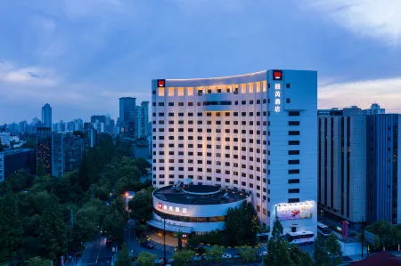 Radisson RED Shanghai Wujiaochang Hotel