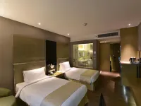Holiday Inn New Delhi International Airport Hotels near Aerocity