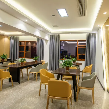 IU Hotel (Libo ancient town store)