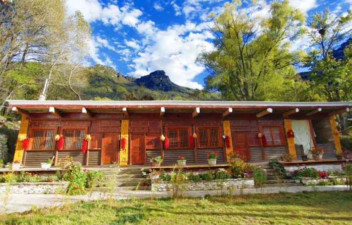 Danba Jiangji B & B
