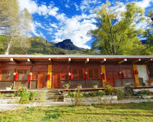 Danba Jiangji B & B โรงแรมในตันปา
