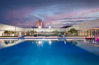 Wyndham Jinjiang - Pools