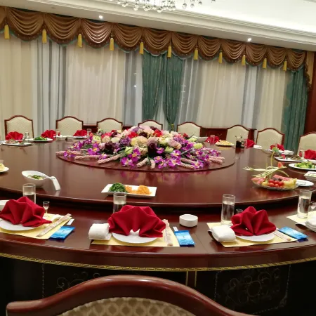 Neixiang Feilong Home Hotel