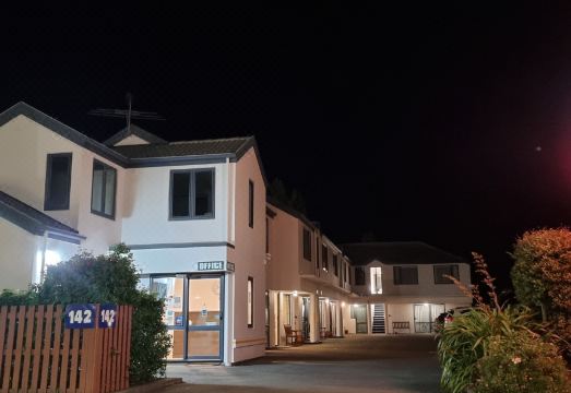 딘스 부쉬 모텔 외관