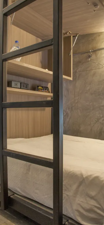 เตียงในหอพักรวมชายหญิง