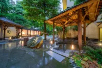 Linran Spring Holiday Hotel near The PandaVally - balneario