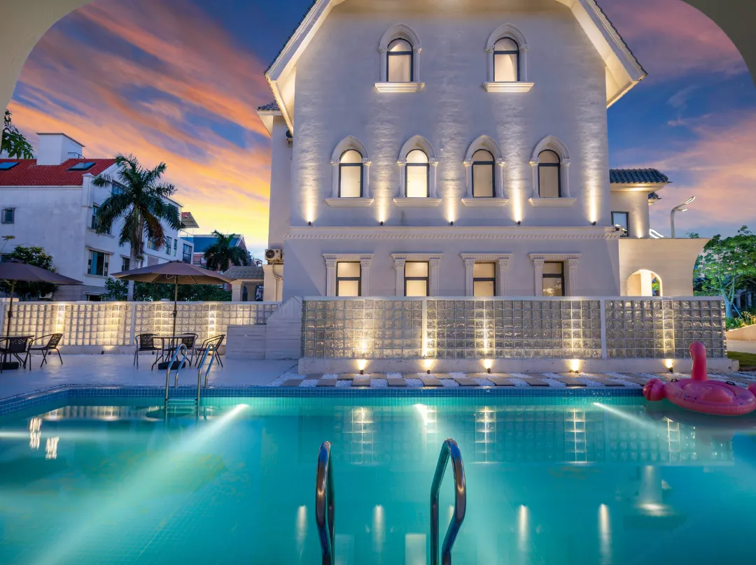 R Designer Beach Hotel - Beihai