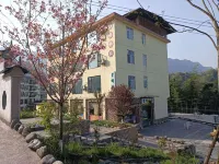 Ya'an Xinghui Homestay (Bifeng Gorge)