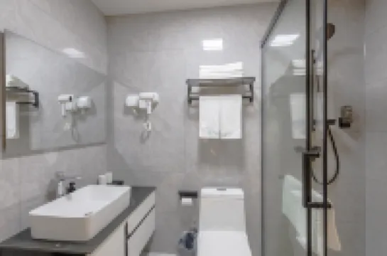 Yatu Hotel (Daminghu Station Huangtai Huanqiu Jiaju Expo Center Branch)