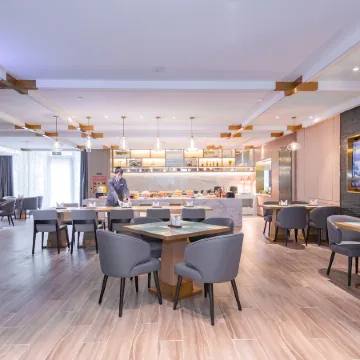 Atour X Hotel, West Square of Wuhan Railway Station Отели рядом с достопримечательностью «Железнодорожный вокзал Ухань»