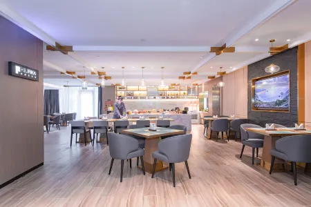 Atour X Hotel, West Plaza, Wuhan High-speed Railway Station Отели рядом с достопримечательностью «Wuhan Keji Daxue Chengshi College»