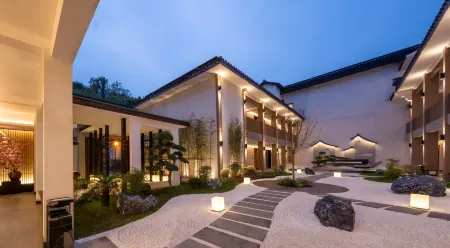 Dongyueli Hotel (Shaoxing Downtown Area Cangqiao Straight Street) Отели рядом с достопримечательностью «Datong School»