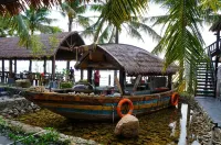Muyu Yujia Story Boat House B&B Hotels in Lingshui