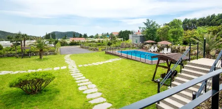 Donnaeko pension Отели рядом с достопримечательностью «Soesokkak Estuary»