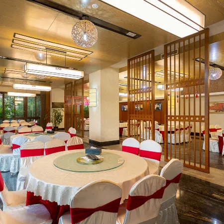 Maoxian Ancient Qiangcheng Yihuatang Hotel