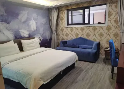 White House Hotel Hotels in Butuo