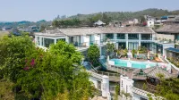 Tengchong Xinshiguang Hot Spring Panoramic Inn