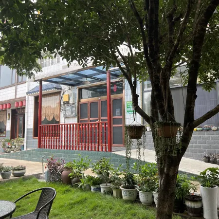 Lushan Yize Inn (Copper Statue Plaza)