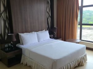 Golden Tulip Agulu Lake Hotel & Resort