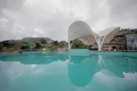 Listen to Ziyun. Yunshang Shiwai Hotel Hotels in Zhenkang County