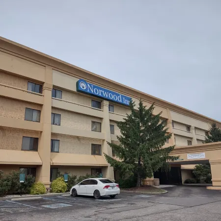 Norwood Inn & Suites Indianapolis