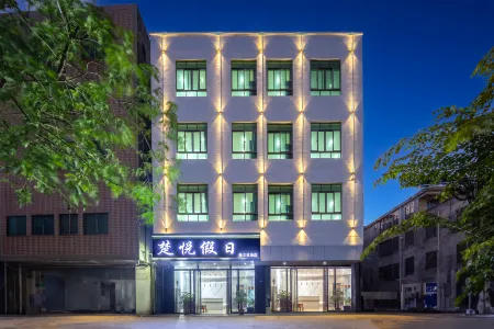 Chuyue Holiday Hotel (HaikouMeilan Airport)