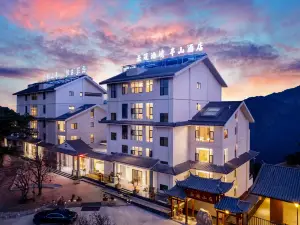 Cloud Built Banshan Pond Scene Hotel