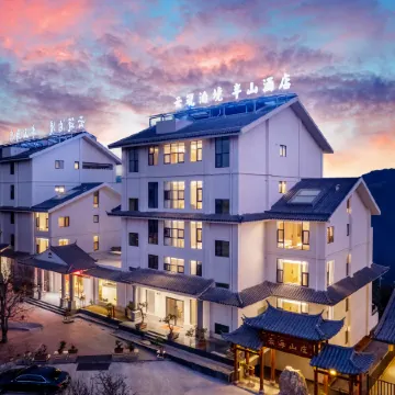 Cloud Built Banshan Pond Scene Hotel