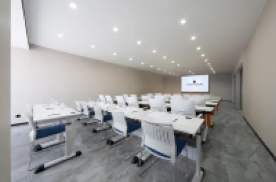 喬治莫蘭迪飯店（威海火炬八街國際海水浴場店）